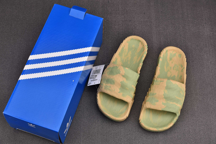  adilette 22 "magic lime" slides gy1597