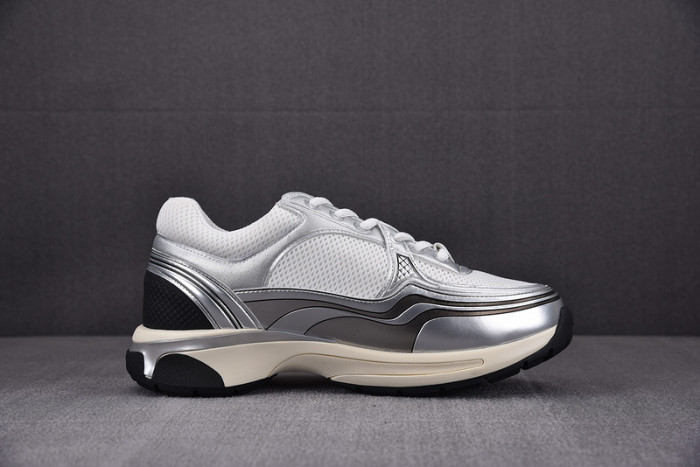 chane* snekaers c000024