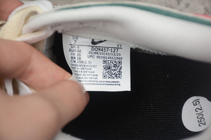 nike dunk low se 85 neptune green d09457-127