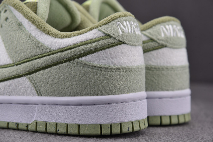 nike dunk low se fleece pack honeydew dq7579-300